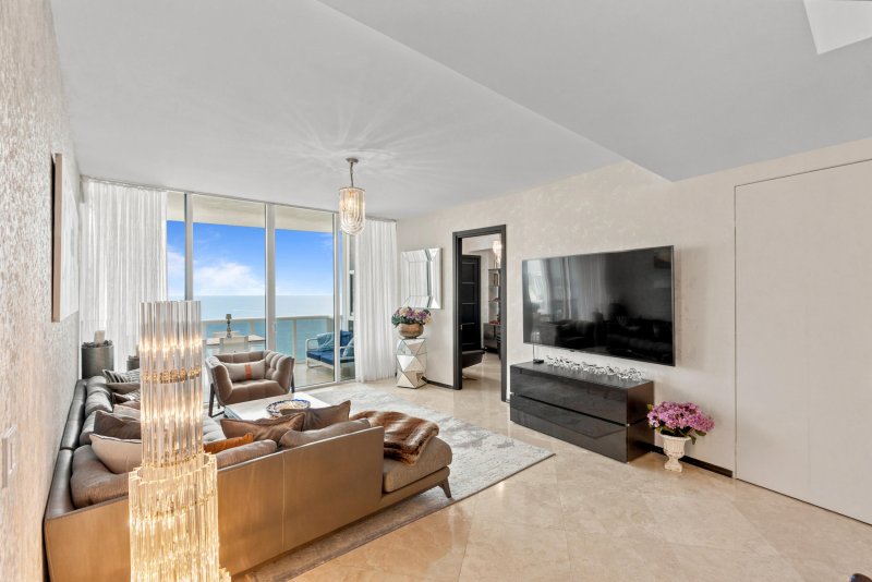 Comprar apartamento no Trump Royale 3704