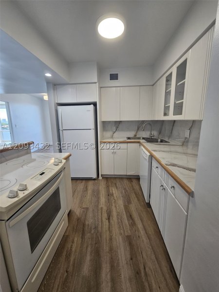Condo for sale at King Cole 721