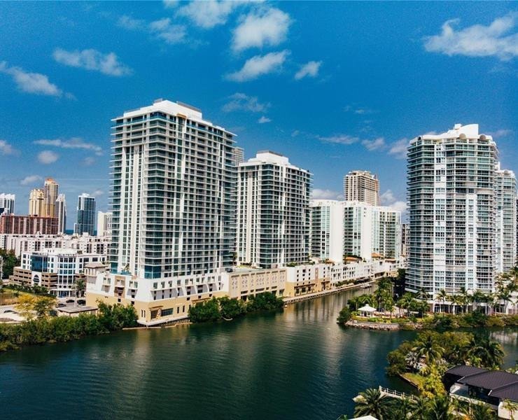 Comprar apartamento en Parque Towers at St. Tropez 803
