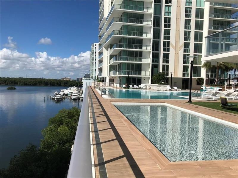Comprar apartamento en Parque Towers at St. Tropez 803