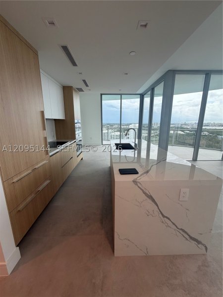 Aluguel de apartamento no One Park Tower by Turnberry 2911