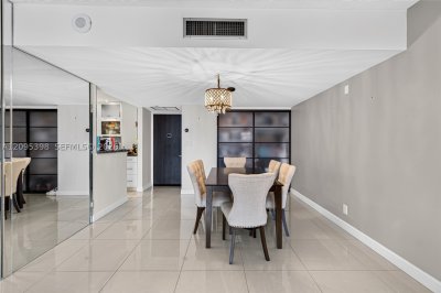 Comprar apartamento no Coronado I 1402