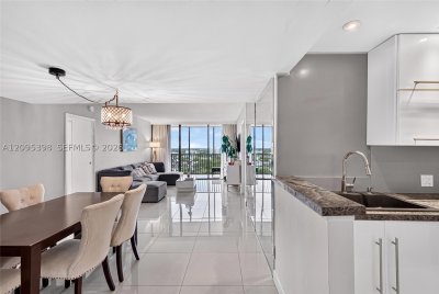 Comprar apartamento no Coronado I 1402