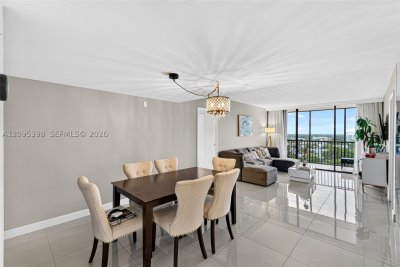 Comprar apartamento no Coronado I 1402