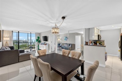 Comprar apartamento no Coronado I 1402