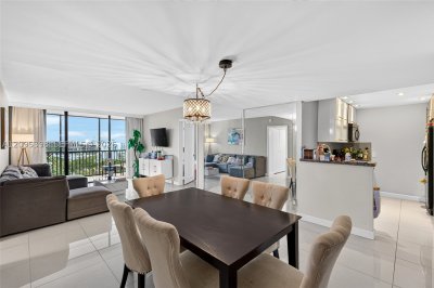 Comprar apartamento no Coronado I 1402