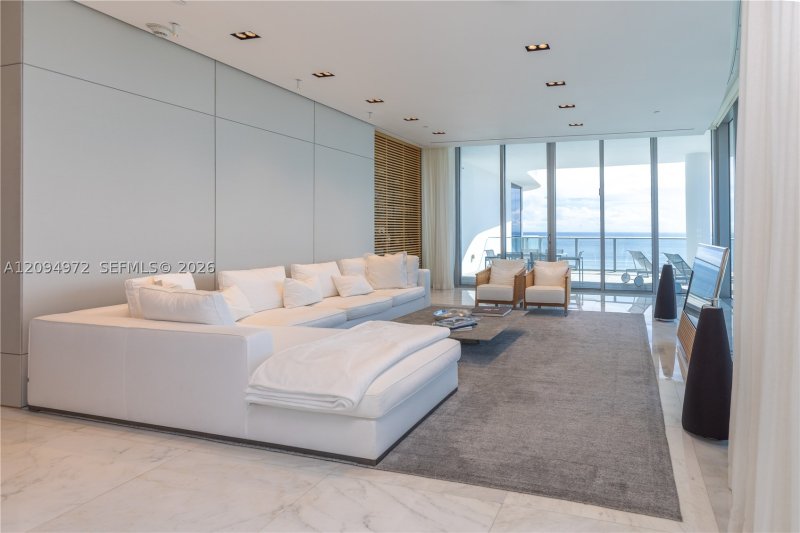 Comprar apartamento en Chateau Beach Residences 1602