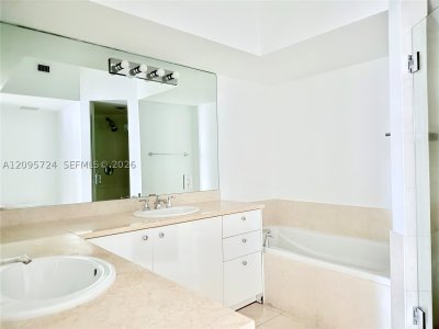 Comprar apartamento en Turnberry Village South 216