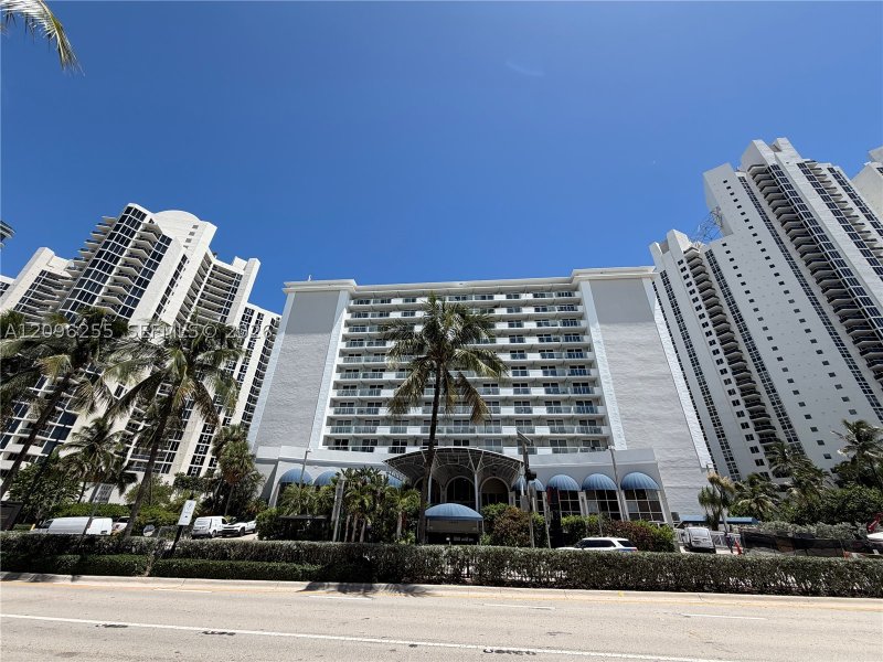Comprar apartamento no Aventura Beach Club 230