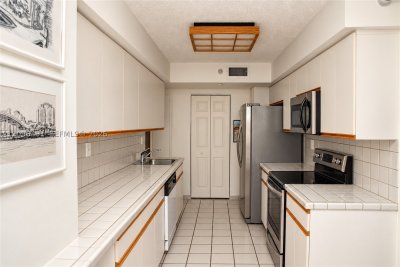Comprar apartamento en Mystic Pointe 400 1503