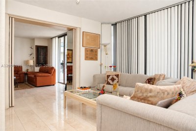 Comprar apartamento en Mystic Pointe 400 1503