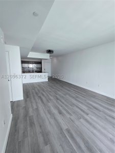 Aluguel de apartamento no The Plaza Tower I 3300
