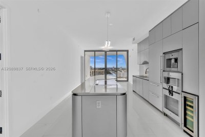 Comprar apartamento en Jade Signature 2003