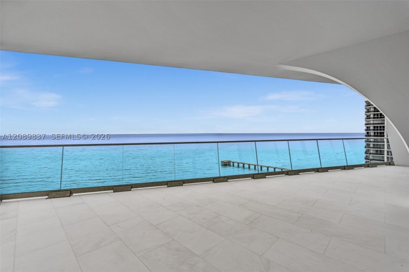 Comprar apartamento en Jade Signature 2003