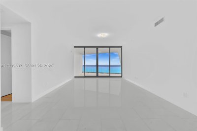 Comprar apartamento en Jade Signature 2003