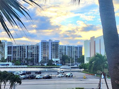 Alquiler de apartamento en Alexander Towers 204