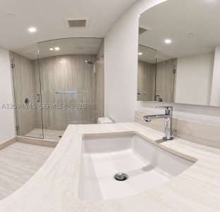 Aluguel de apartamento no One Park Tower by Turnberry 802