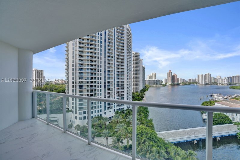 Comprar apartamento no 4000 Williams Island 1205