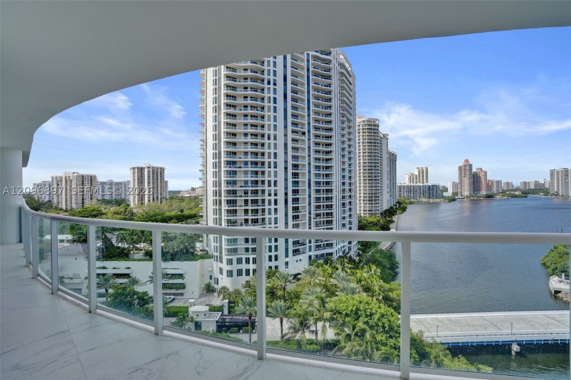 Comprar apartamento no 4000 Williams Island 1205