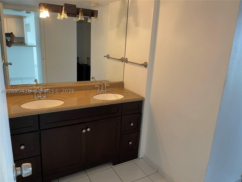 Aluguel de apartamento no Arlen House 812