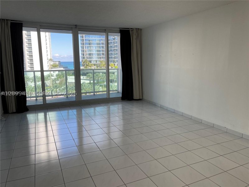 Aluguel de apartamento no Arlen House 812