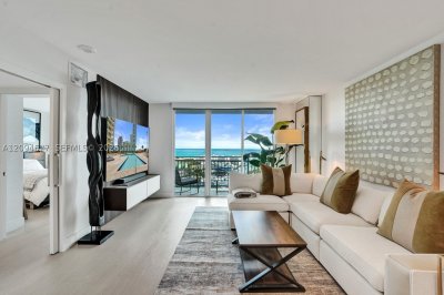 Comprar apartamento no Yacht Club at Portofino 2407