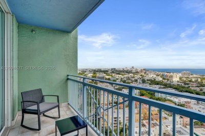 Comprar apartamento no Yacht Club at Portofino 2407