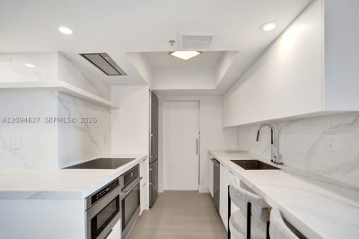Comprar apartamento no Yacht Club at Portofino 2407