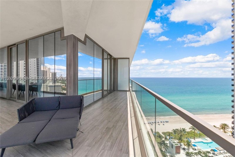 Apartment for rent at Residences by Armani / Casa 1605