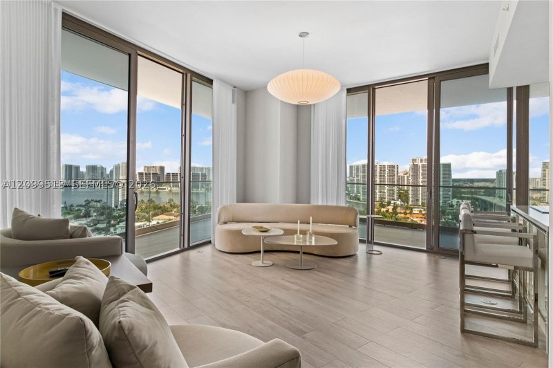 Apartment for rent at Residences by Armani / Casa 1605