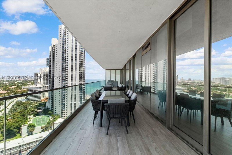 Apartment for rent at Residences by Armani / Casa 1605