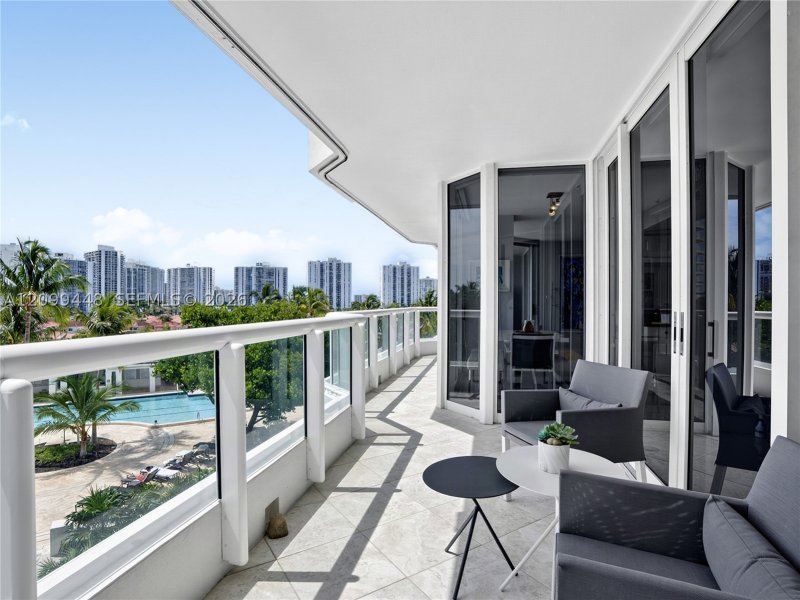 Condo for sale at South Tower at The Point 710