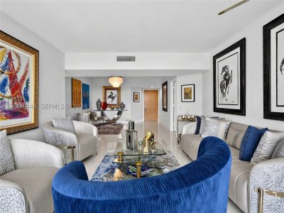 Comprar apartamento no South Tower at The Point 710