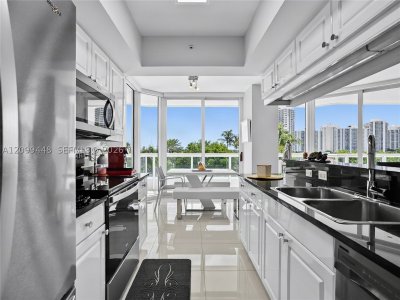 Comprar apartamento no South Tower at The Point 710