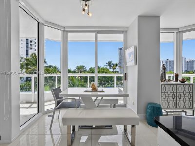 Comprar apartamento no South Tower at The Point 710