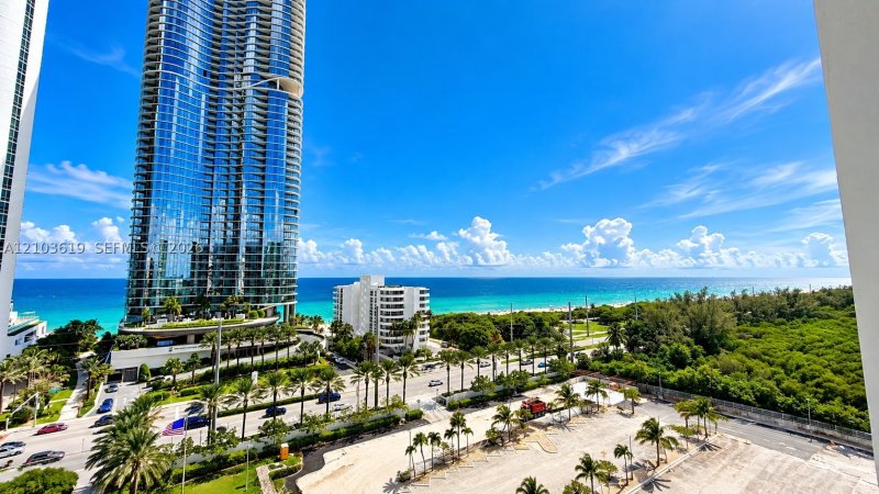 Condo for sale at Arlen House 1106