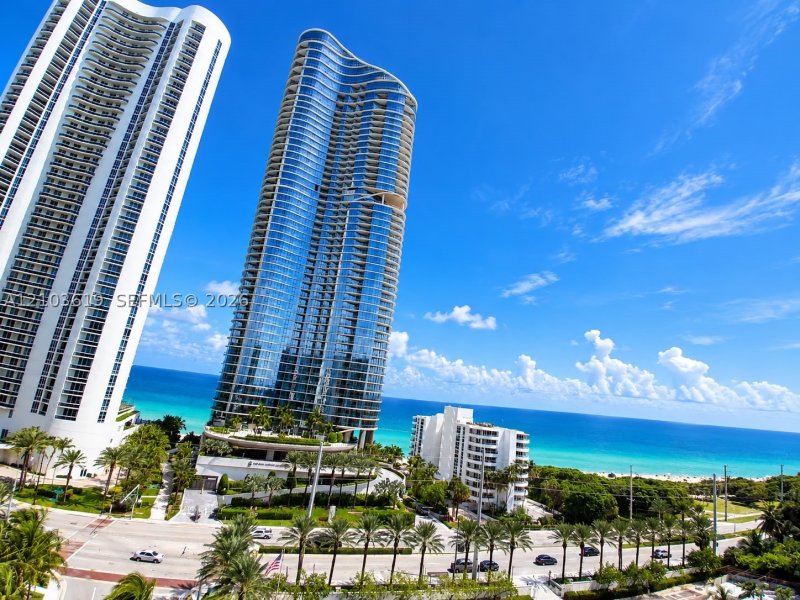 Condo for sale at Arlen House 1106