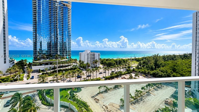 Condo for sale at Arlen House 1106