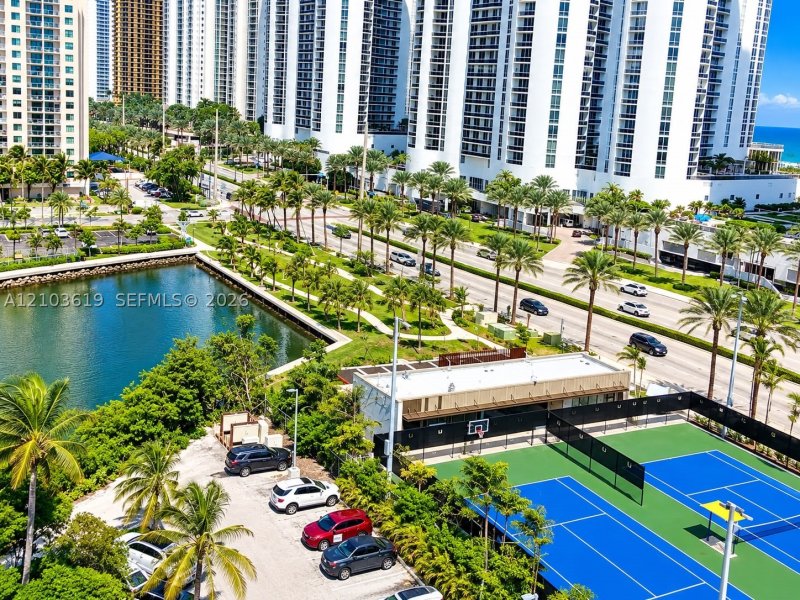 Condo for sale at Arlen House 1106