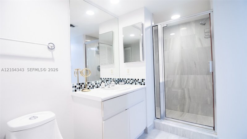 Condo for sale at Oceania 1 1215