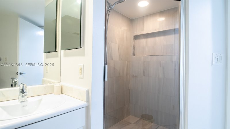 Condo for sale at Oceania 1 1215