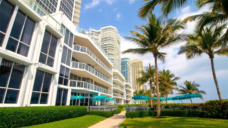 Condo for sale at Oceania 1 1215