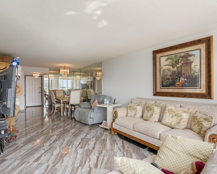 Comprar apartamento no Towers of Oceanview South 703
