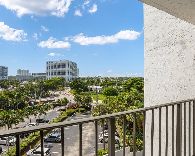 Comprar apartamento no Towers of Oceanview South 703