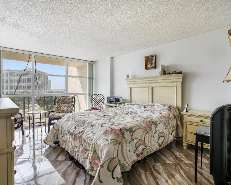Comprar apartamento no Towers of Oceanview South 703