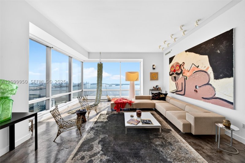 Comprar apartamento no Four Seasons Millenium Tower I 60E