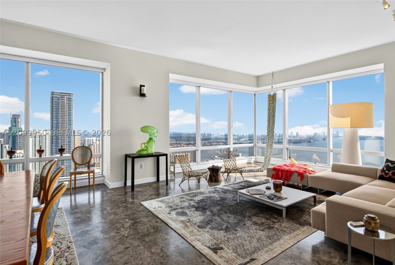 Comprar apartamento no Four Seasons Millenium Tower I 60E