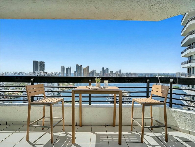 Alquiler de apartamento en Mystic Pointe 400 3406