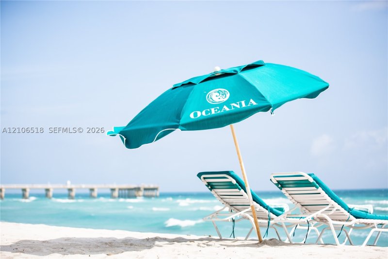 Condo for sale at Oceania 5 554