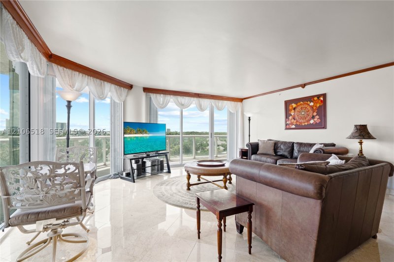 Condo for sale at Oceania 5 554